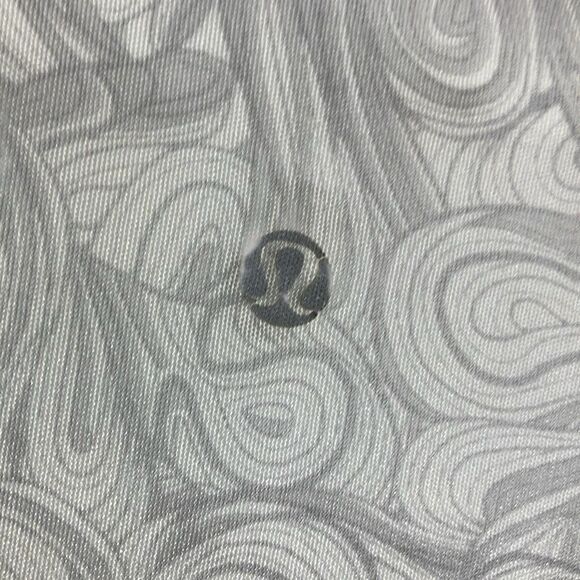 511. Lululemon reversible paisley print jacket size 4 - Picture 6 of 14